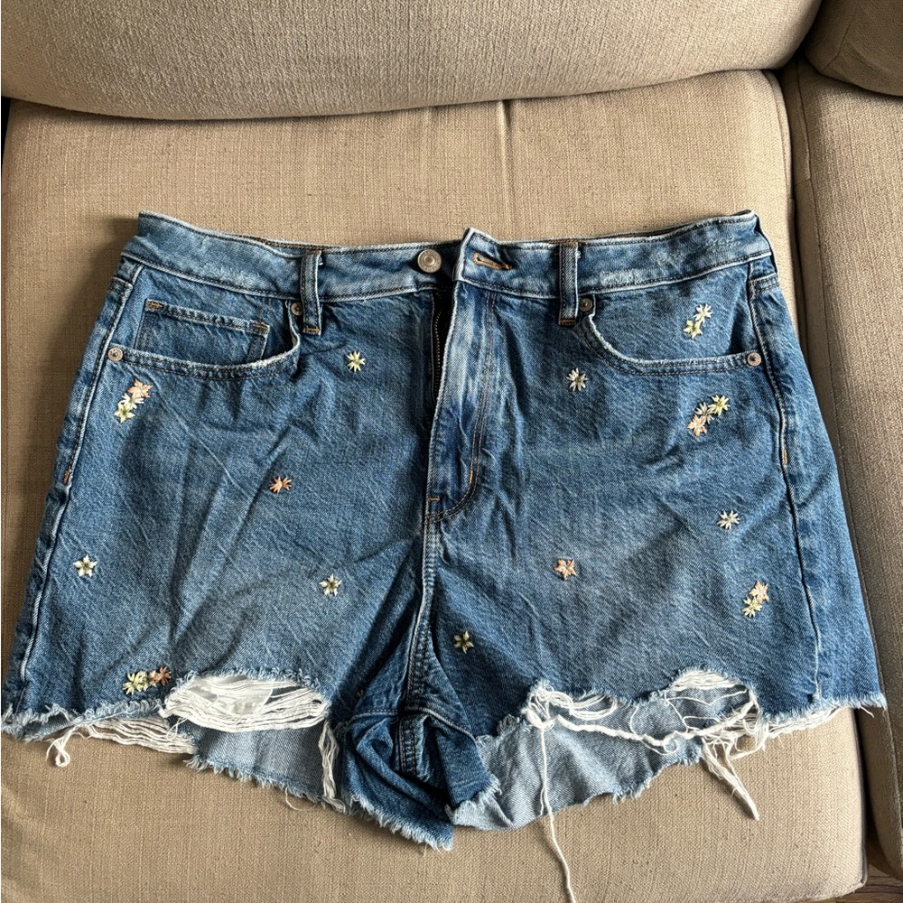American Eagle High Rise Floral Embroidered
Distressed Denim Mom Shorts Size 14